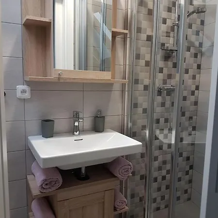 V Aleji Apartment
